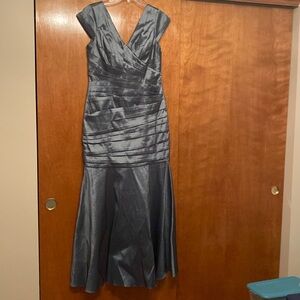 Beautiful taffeta blue grey dress. Very flattering!